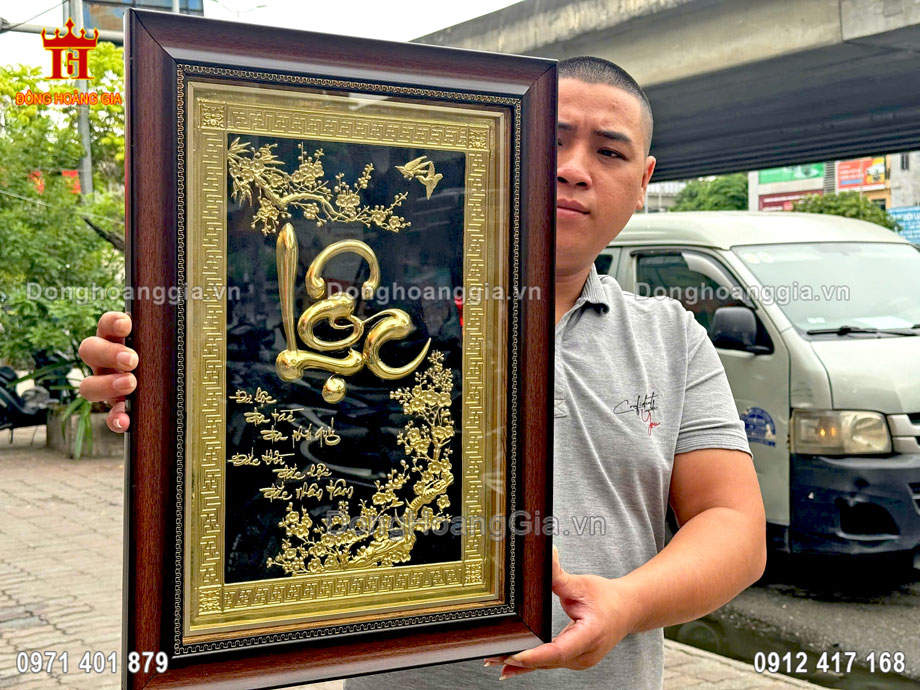 Tranh chữ lộc thư pháp thích hợp bày trí tại không gian phòng khách, phòng thờ